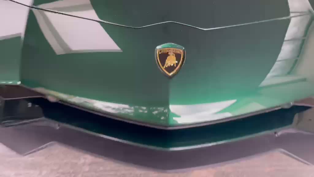 Video walkaround of a Lamborghini Aventador S in the bodyshop